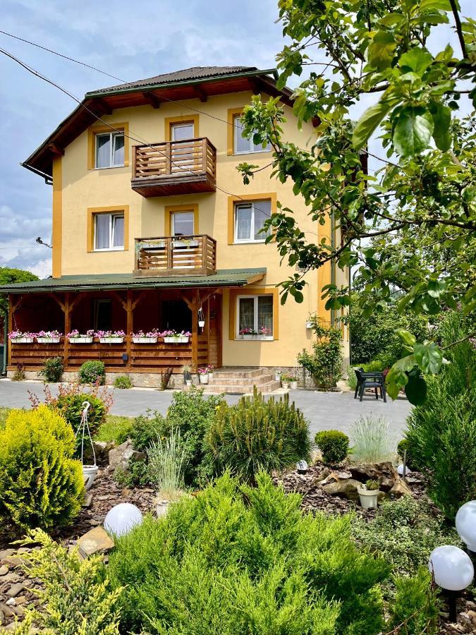 فندق Ніч Над Карпатами سلافسكي المظهر الخارجي الصورة